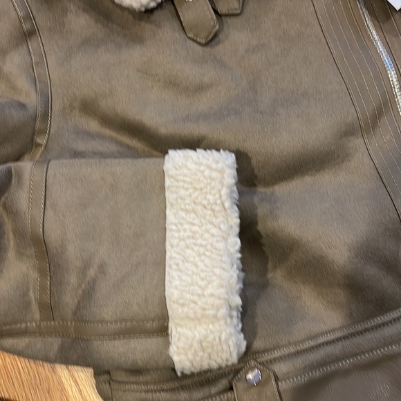 Coat - Picture 7 of 8